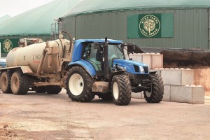 NH_Wyke_Farms_Methane_Tractor_001[1]